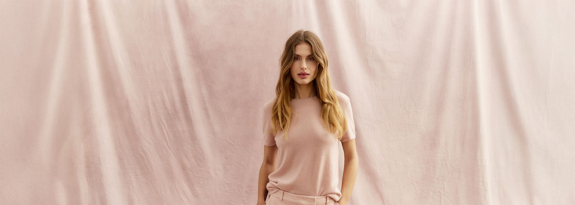 MENY / DAME / Topper & kortermet