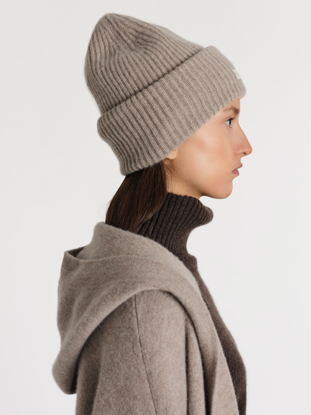 Cashmere lue i 100% ren kashmirull. Norsk design fra Kashmina. Farge: Toast.