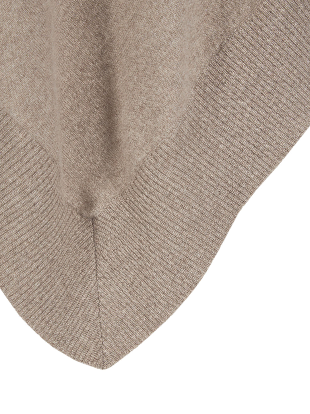 Kashmirponcho "Haddy" i 100% ren kasjmirull. Norsk design fra Kashmina. Farge: Toast.