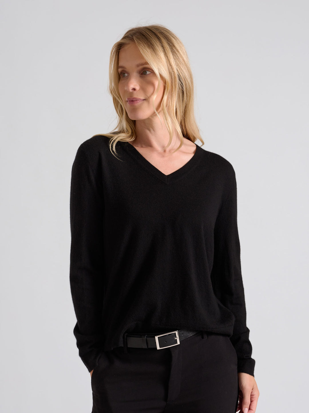 Kashmirgenseren "Aina", laget i 100 % ren cashmere. Norsk design fra Kashmina. Farge: Sort.