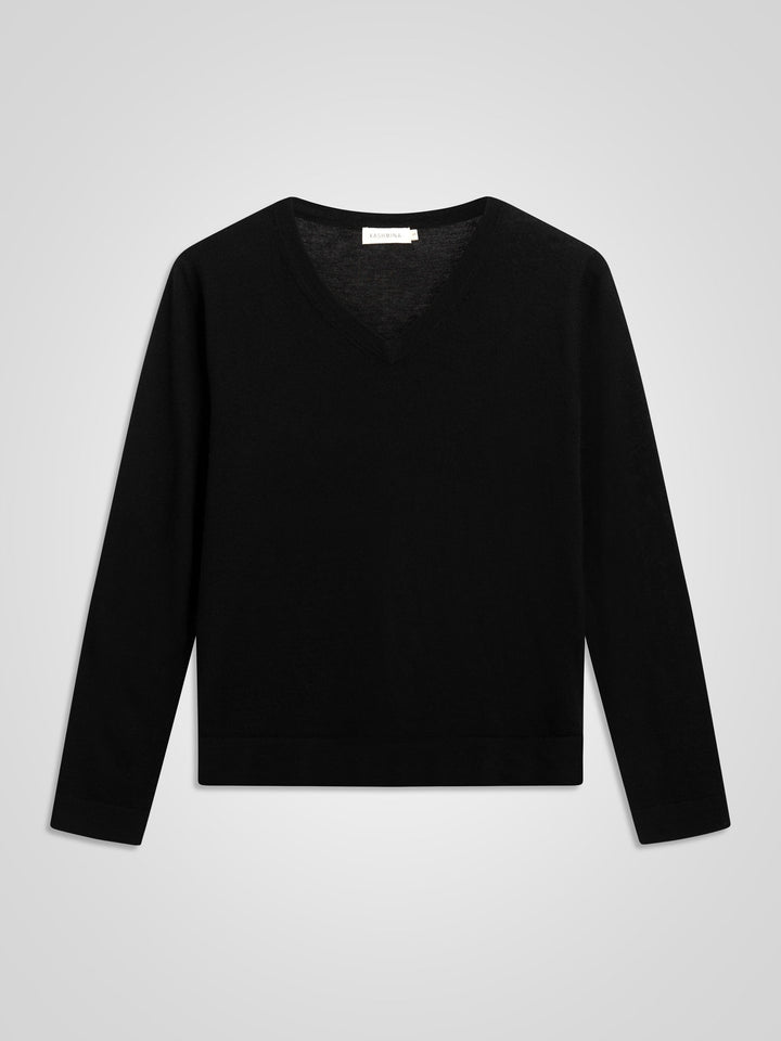 Kashmirgenseren "Aina", laget i 100 % ren cashmere. Norsk design fra Kashmina. Farge: Sort.