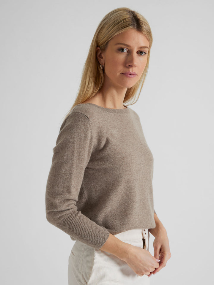 Kashmirgenser "Asta" i 100% ren kasjmirull. Norsk design fra Kashmina. Farge: Toast