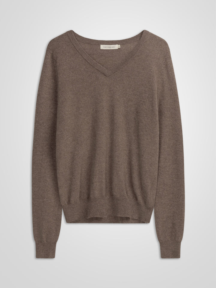 Kashmirgenser med v-hals "Erle" i 100% ren cashmere. Norsk design fra Kashmina. Farge: Dark toast.