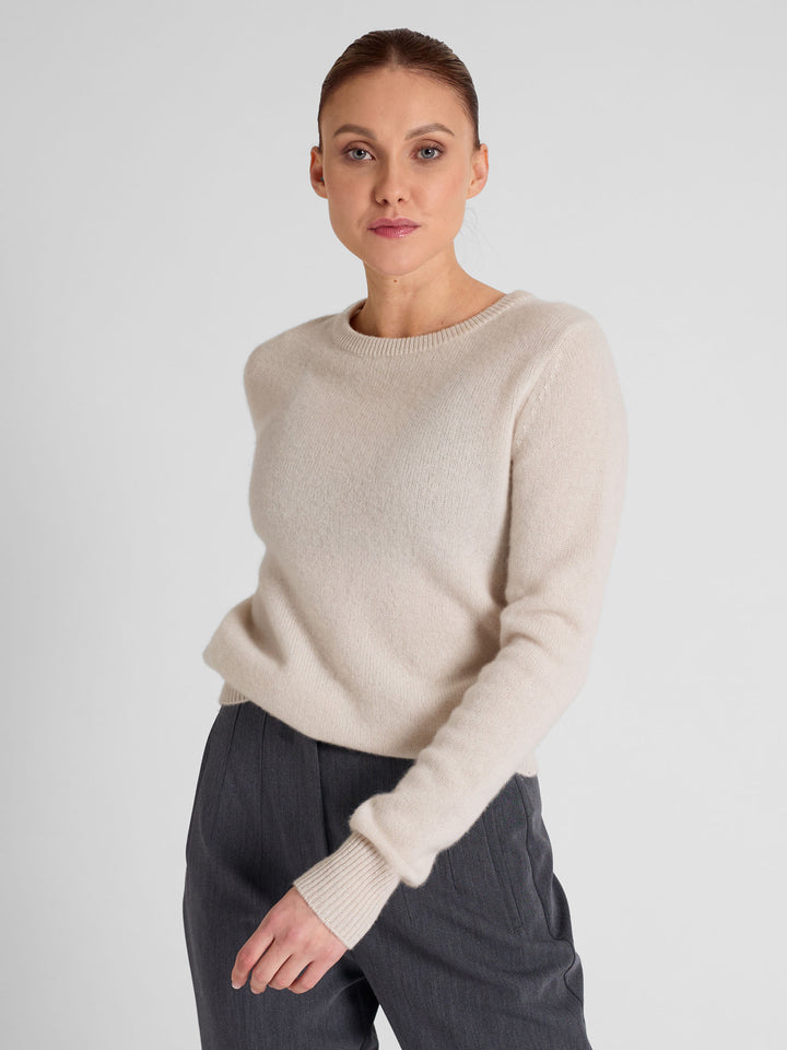 Kashmirgenser "Saga" i 100% kashmirull. Farge: Perlemor. Norsk design fra Kashmina.
