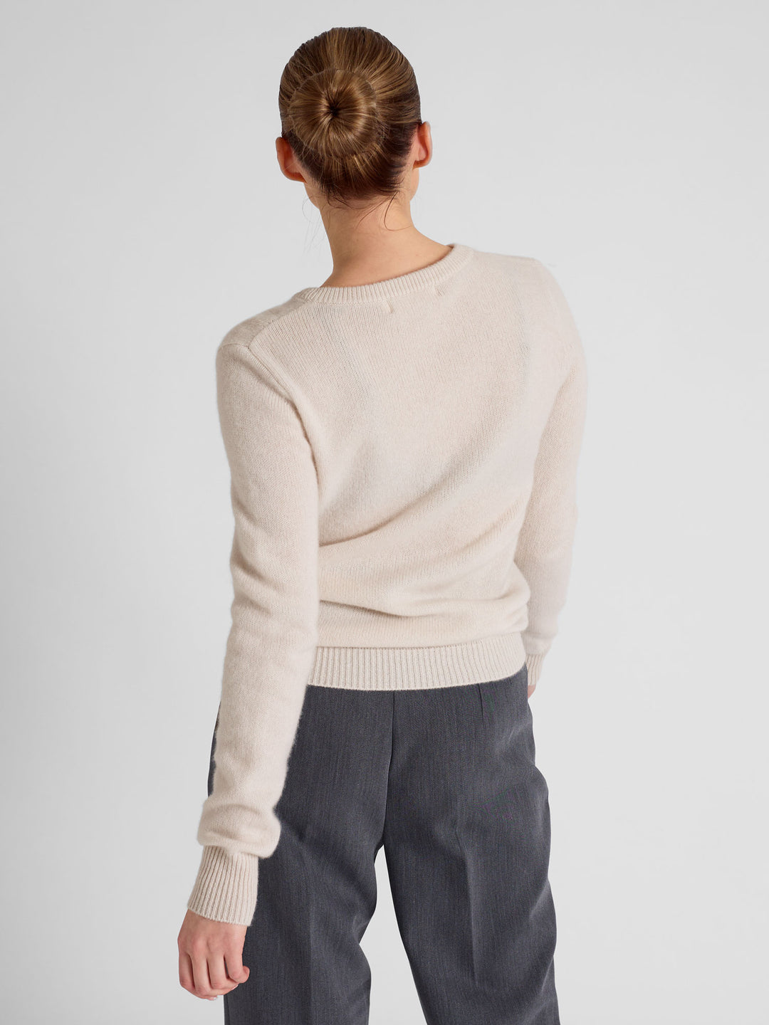 Kashmirgenser "Saga" i 100% kashmirull. Farge: Perlemor. Norsk design fra Kashmina.
