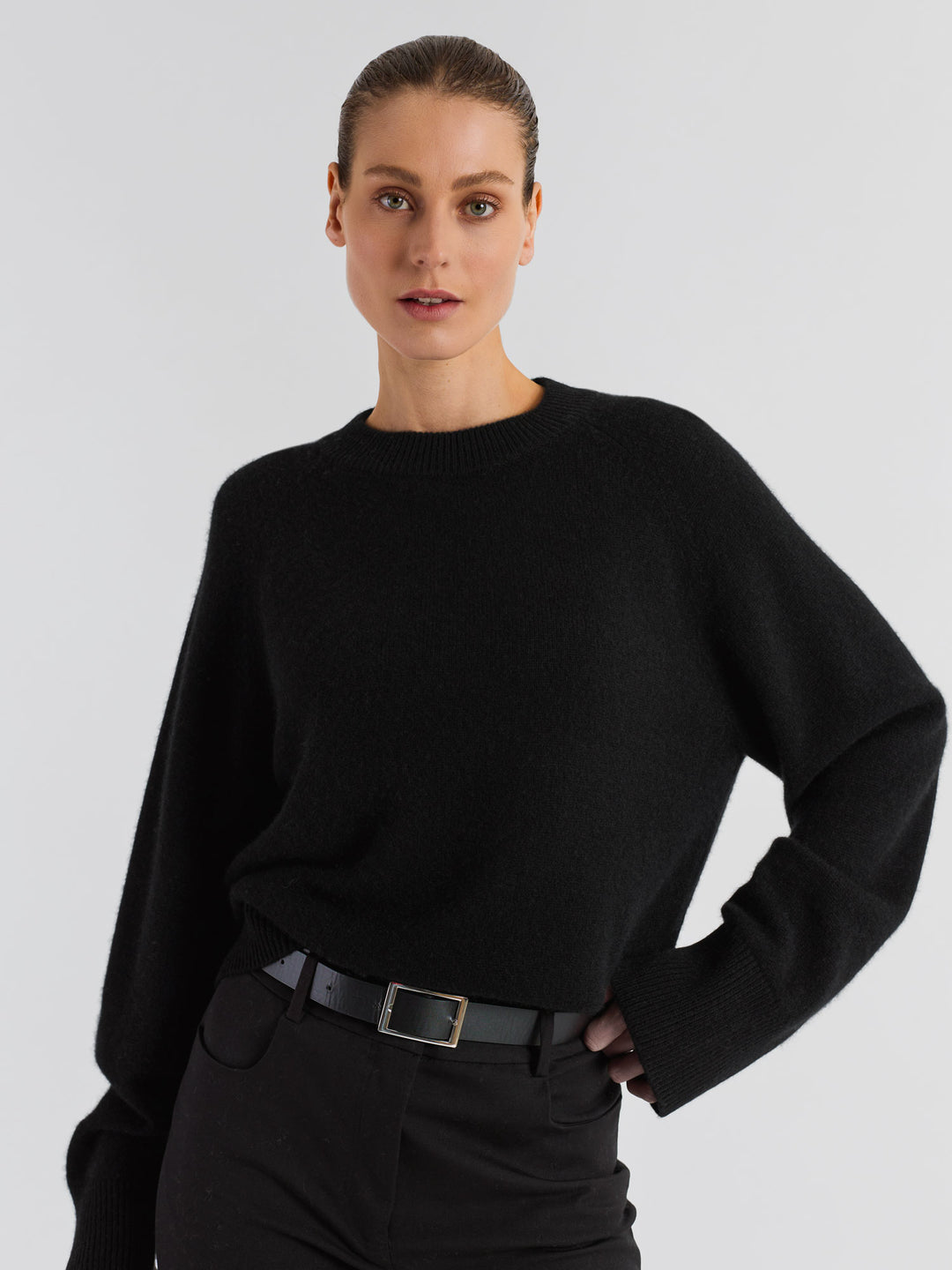 Kashmirgenser "Signy" i 100% ren kasjmirull. Norsk design fra Kashmina. Farge: Sort.