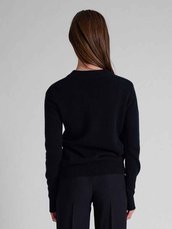 Langermet klassisk sort kashmirgenser i 100% kasjmir. Norsk design fra Kashmina.