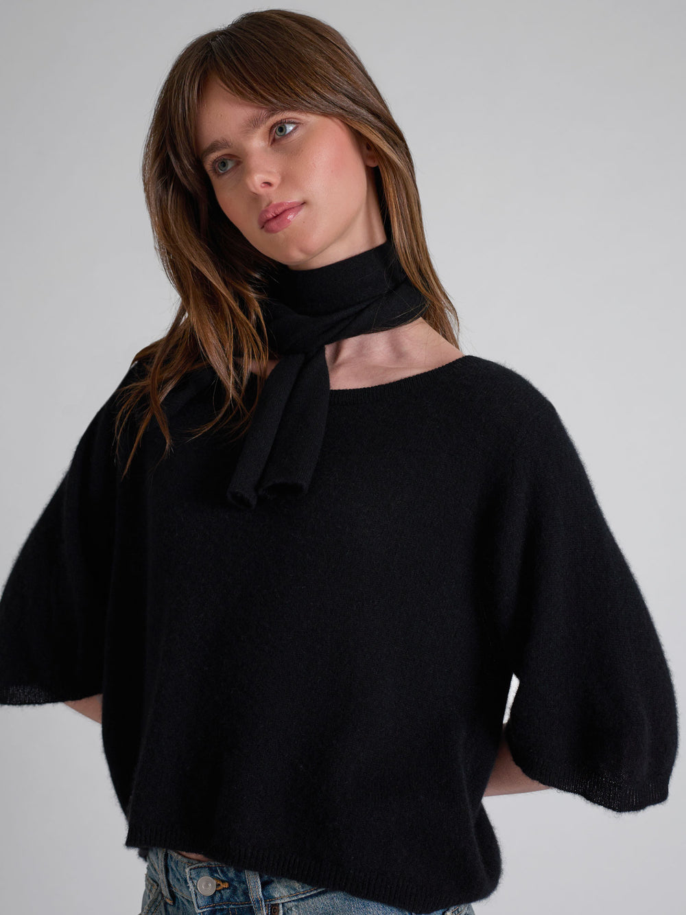 Kashmirtop "Vaar" i 100% ren cashmere. Norsk design fra Kashmina. Farge; Sort.
