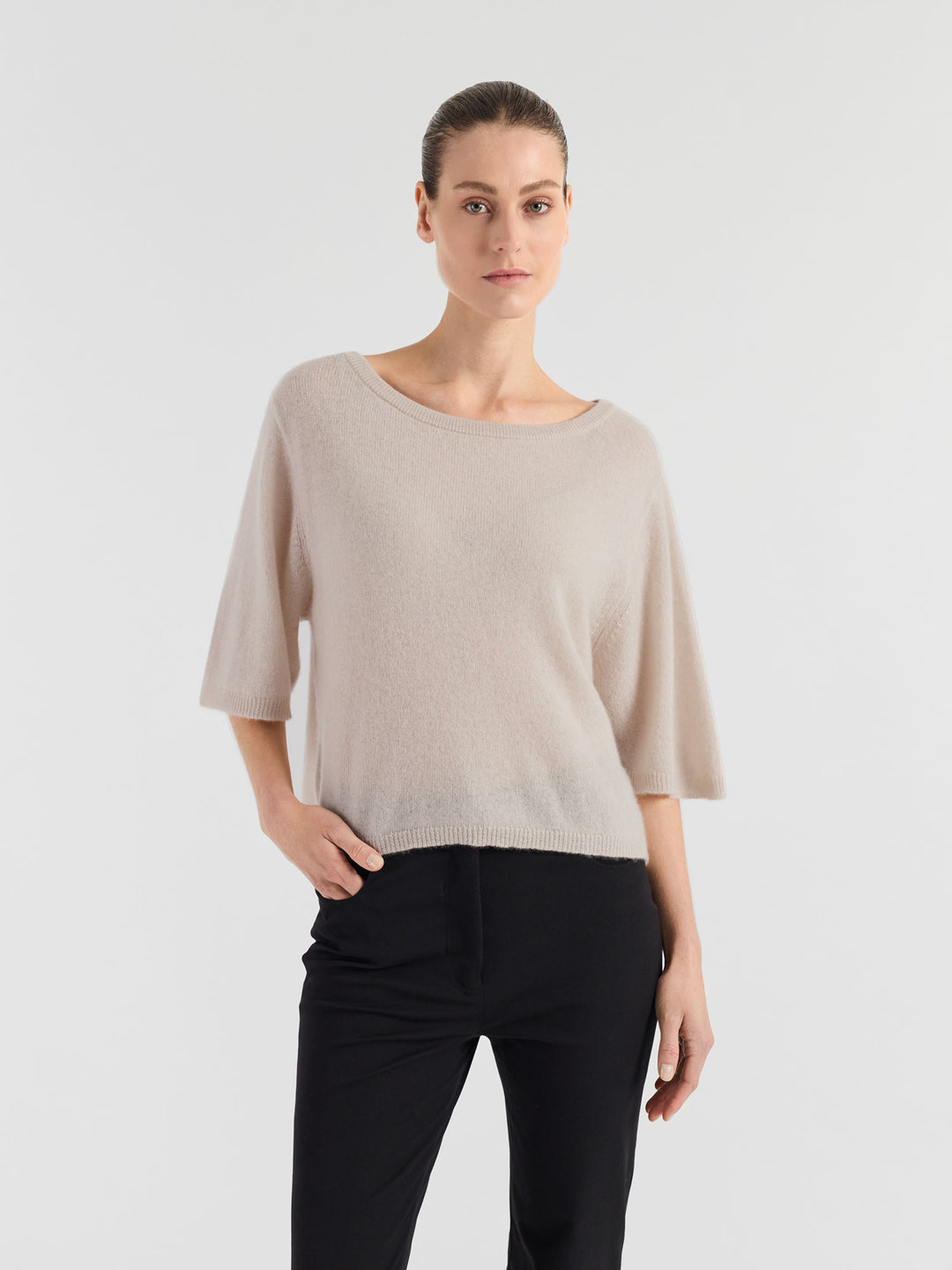 T-skjorte "Vaar" i 100% ren kasjmirull. Norsk design fra Kashmina. Farge: Cream.