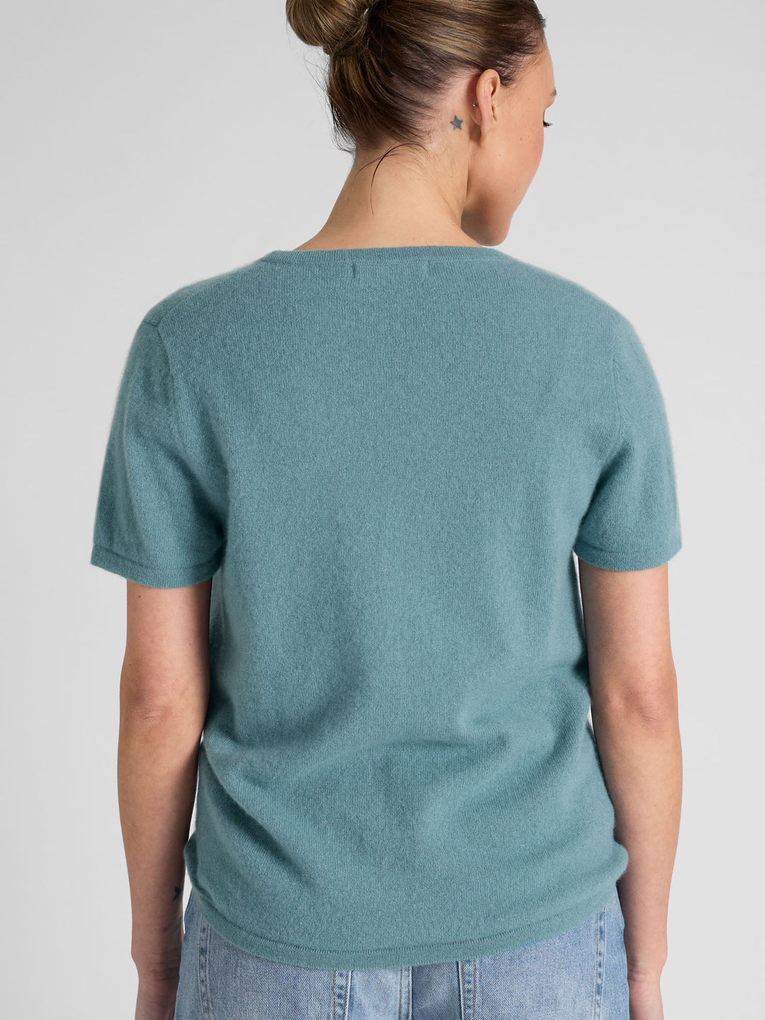 Kashmirgenser t-shirt "Fresh" i 100% ren kashmirull. Norsk design fra Kashmina, Farge: Arctic.
