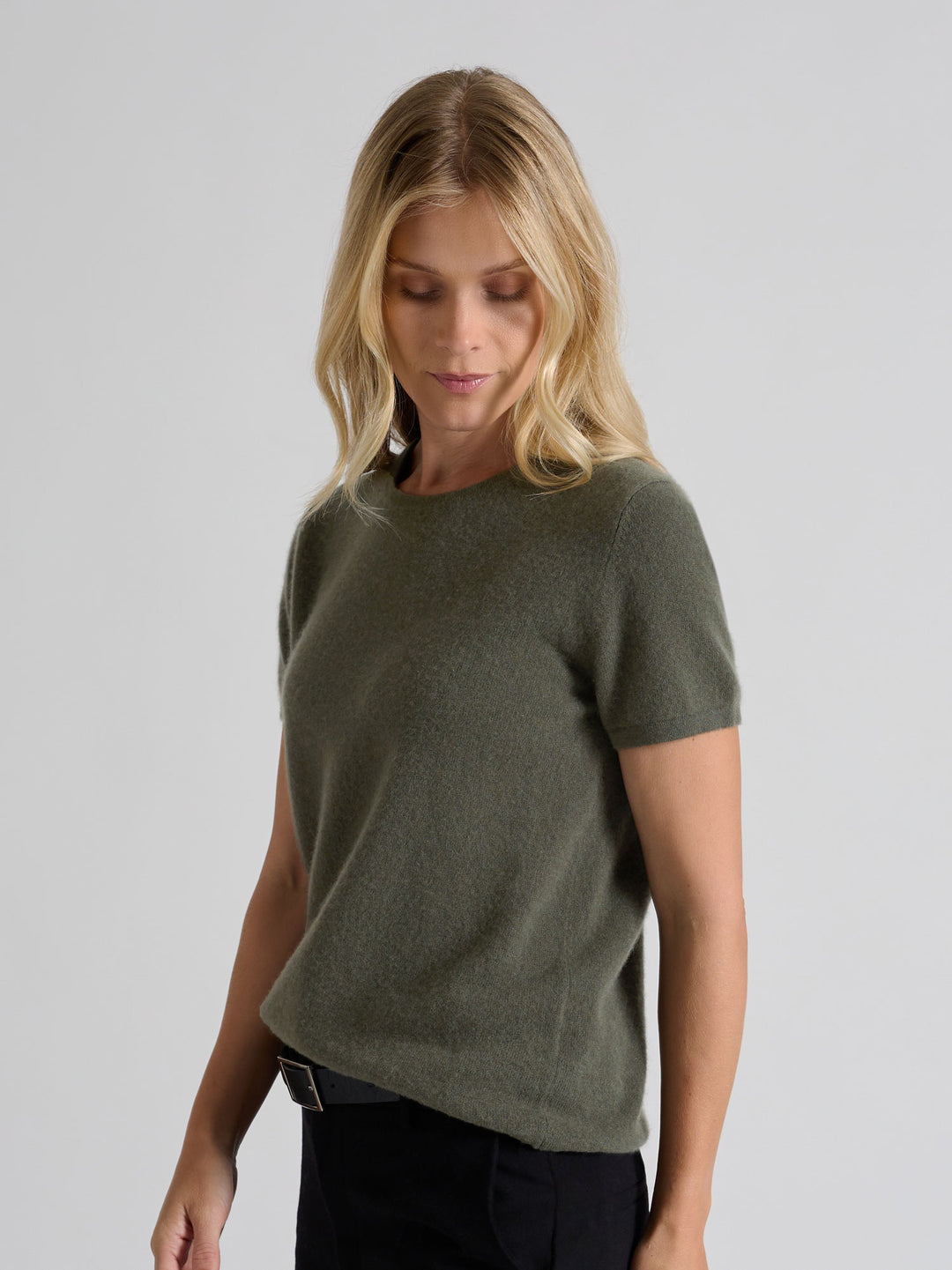 Kashmir t-skjorte "Fresh" i 100% ren cashmere. Norsk design fra Kashmina. Farge: Eucalyptus grønn.
