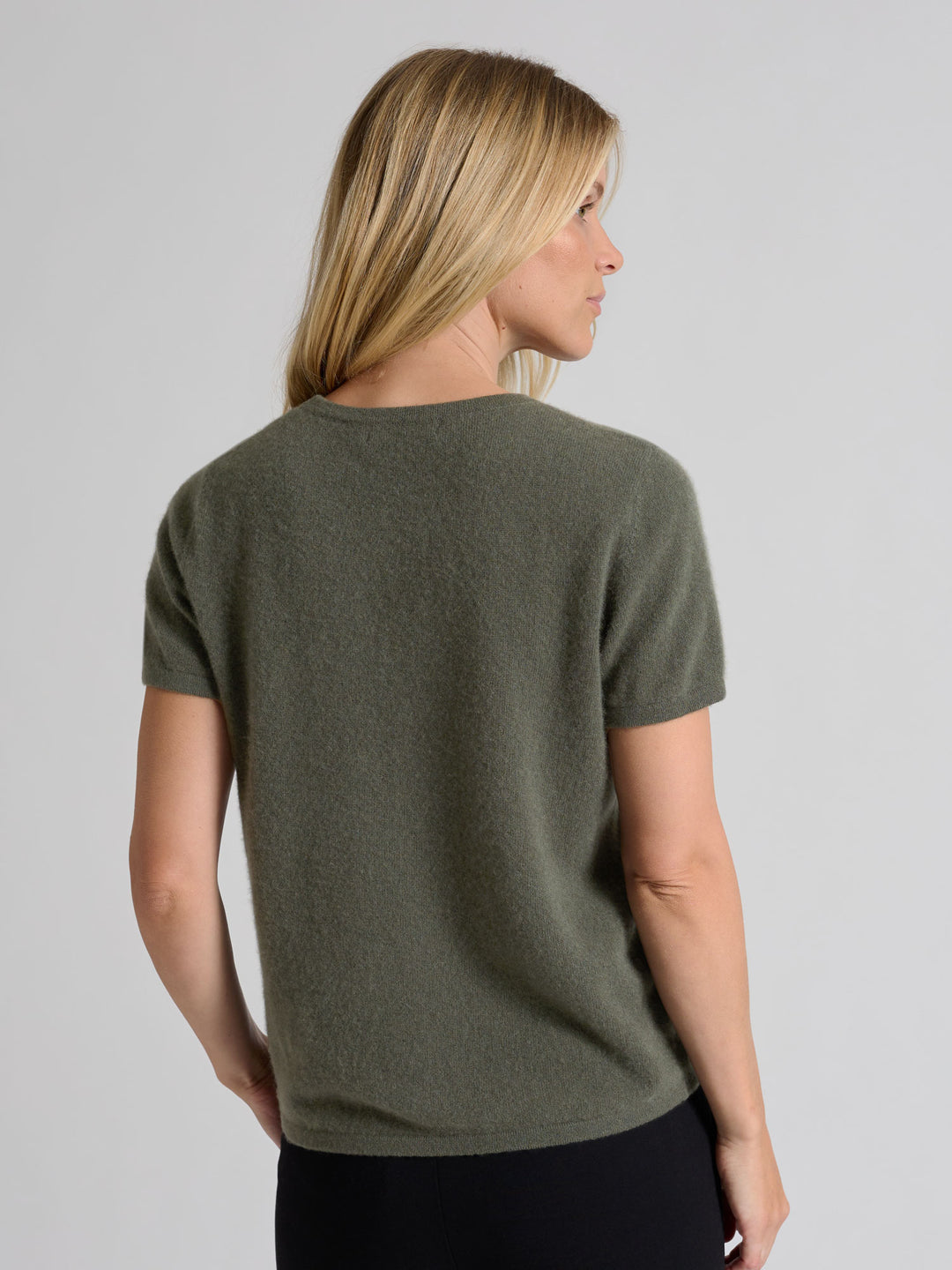 Kashmir t-skjorte "Fresh" i 100% ren cashmere. Norsk design fra Kashmina. Farge: Eucalyptus grønn.