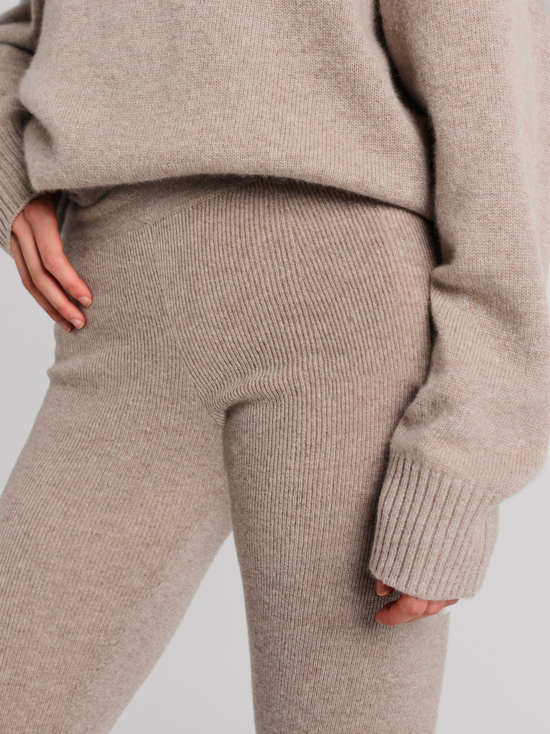 Cashmere tights "Fride" i 100% ren kashmirull. Norsk design fra Kashmina. Farge: Toast.