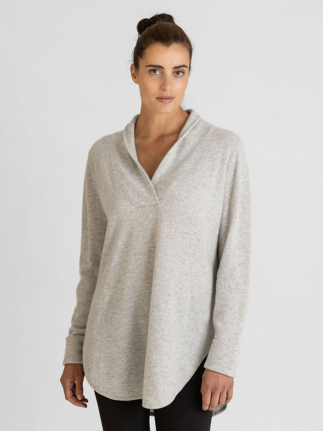 Lys grå kashmirgenser "Ida" i 100% kasjmir. Norsk design fra Kashmina.