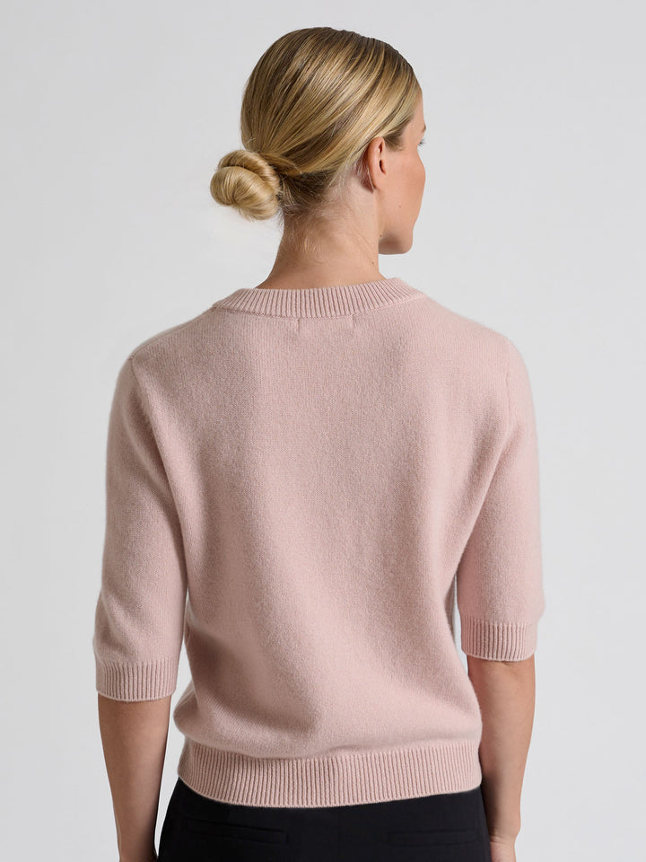 Kortermet kashmirgenser "Aase" i 100% ren kasjmirull. Norsk design fra Kashmina. Farge: Rose glow.