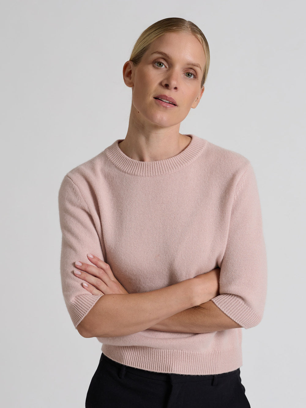 Kortermet kashmirgenser "Aase" i 100% ren kasjmirull. Norsk design fra Kashmina. Farge: Rose glow.
