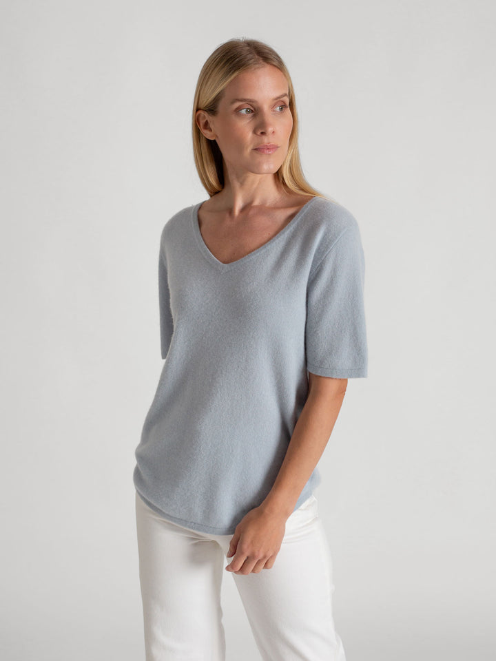 Kashmir T-shirt "Iben" kortermet kashmirgenser i 100% kashmir, fra Kashmina. Farge: Blue horizon.