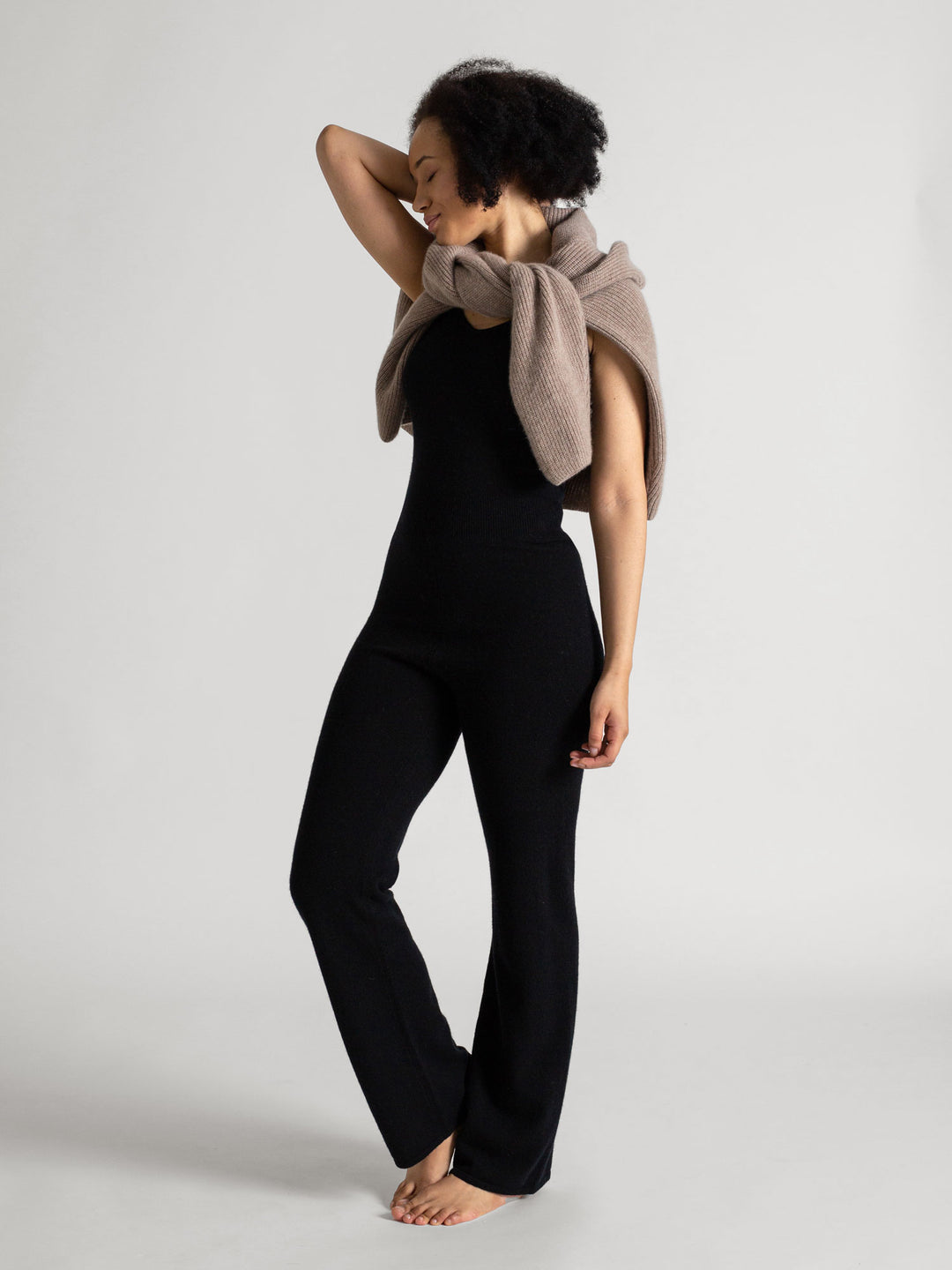 Kashmir jumpsuit "Savasana" i 100% kasjmir. Farge: Sort. Norsk design fra Kashmina.