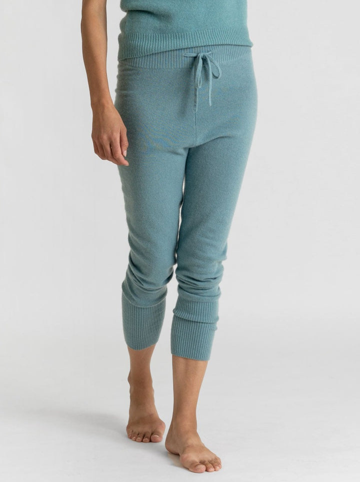 Chill pants arctic blue front