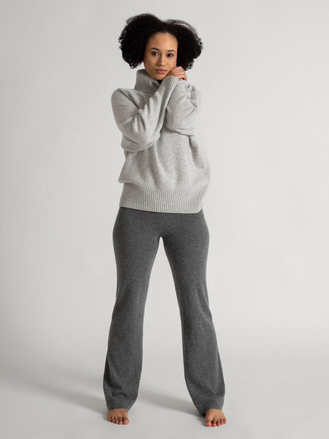 Kashmirbukser "Classic Pants" av 100% Kasjmirull. Farge: Mørk grå. Norsk design fra Kashmina.