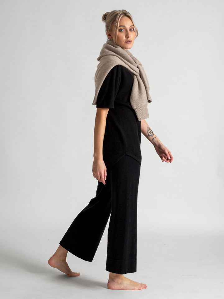Kashmirbukse i 100% kasjmir. Farge: Sort. Norsk design fra Kashmina.