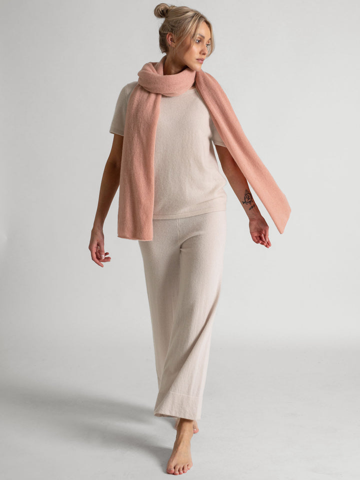 Kashmirskjerf ""Flow" florlett og sommerlig, 100% kashmir fra Kashmina. Fargen Peachy pink rosa