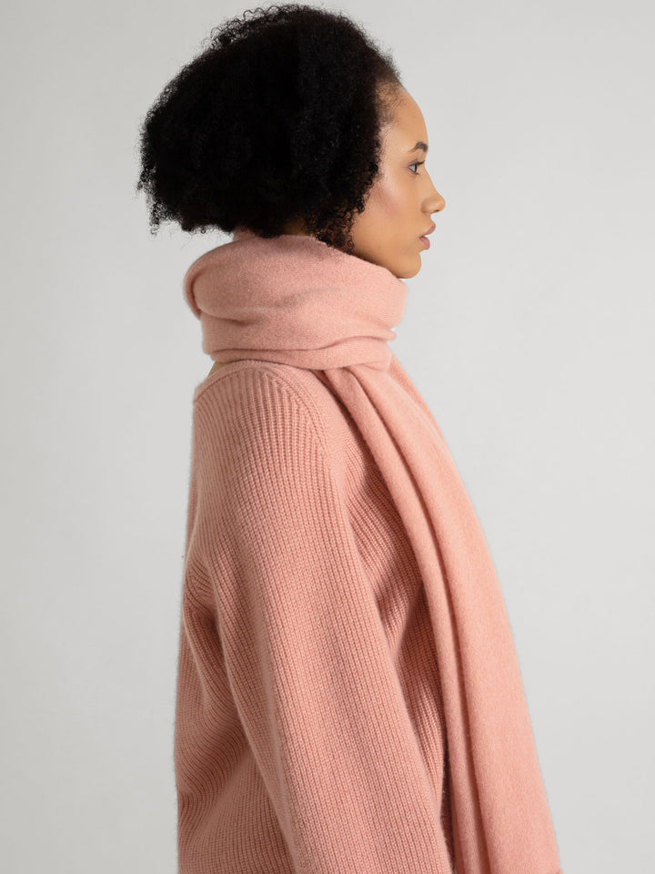 signaturskjerf, kashmina, peachy pink, kashmir skjerf, 100% ren kasjmir, bærekraftig høst vinter