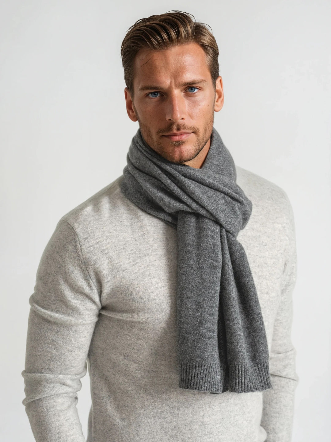 kashmirskjerf "Uni" "Urban", mørk grå. 100% kashmir fra kashmina. Herreskjerf