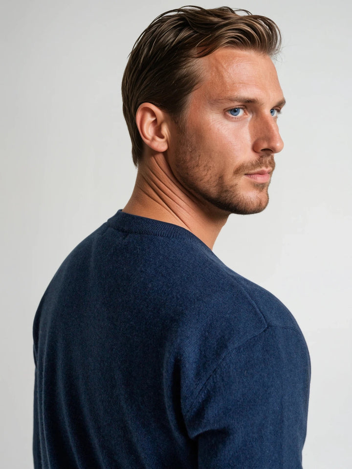 Kashmirgenser herre "v-neck", mountain blue, 100% kashmir fra Kashmina