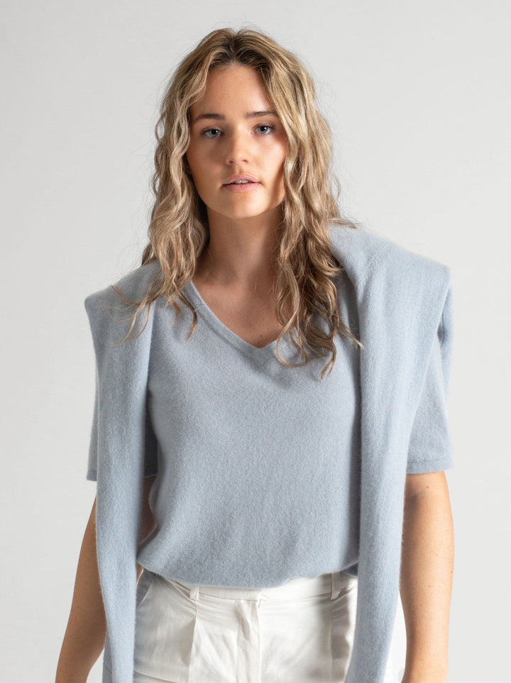 Kashmir T-shirt "Iben" kortermet kashmirgenser i 100% kashmir, fra Kashmina. Farge: Blue horizon.