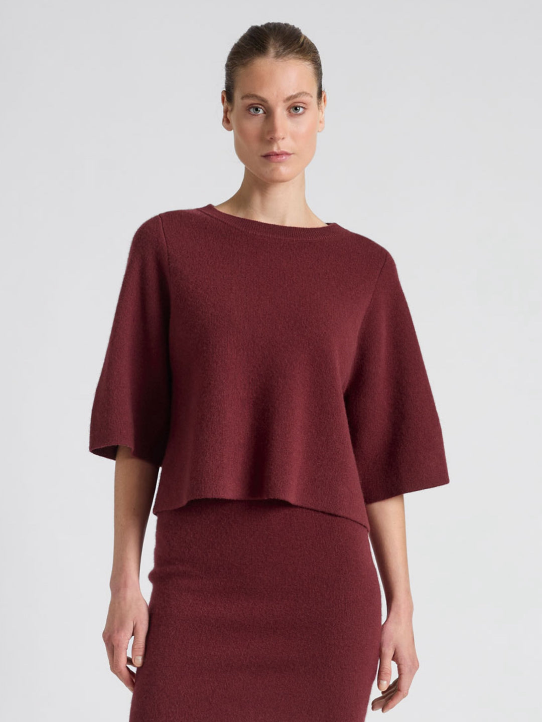 Kashmirgenser "Dina" i 100% ren kasjmirull. Norsk design fra Kashmina. Farge: Bordeaux.