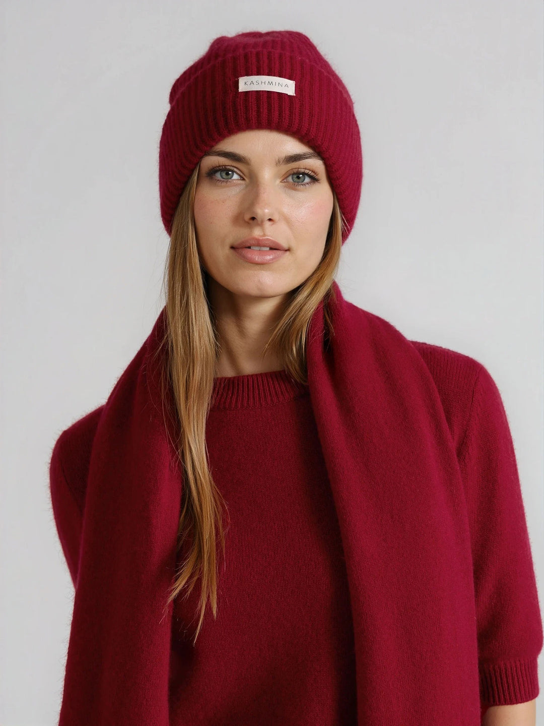 Cashmere lue i 100% ren kashmirull. Norsk design fra Kashmina. Farge: Aroma Red.