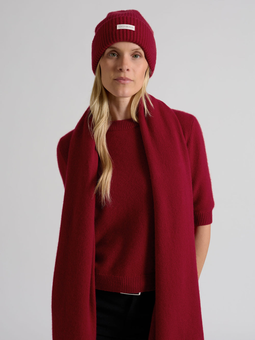 Cashmere lue i 100% ren kashmirull. Norsk design fra Kashmina. Farge: Aroma Red.