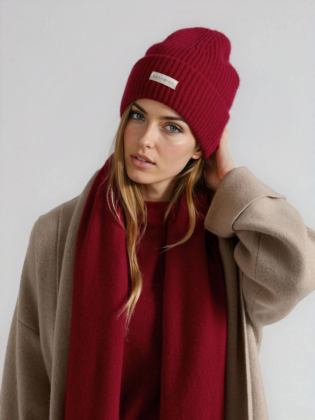 Cashmere lue i 100% ren kashmirull. Norsk design fra Kashmina. Farge: Aroma Red.
