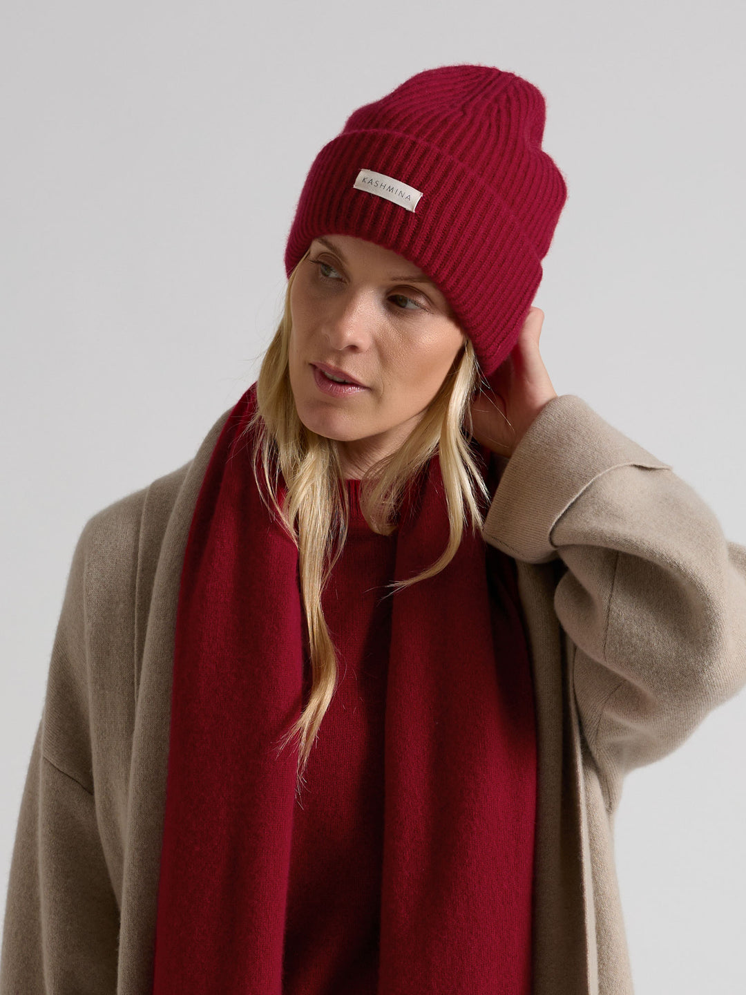 Cashmere lue i 100% ren kashmirull. Norsk design fra Kashmina. Farge: Aroma Red.