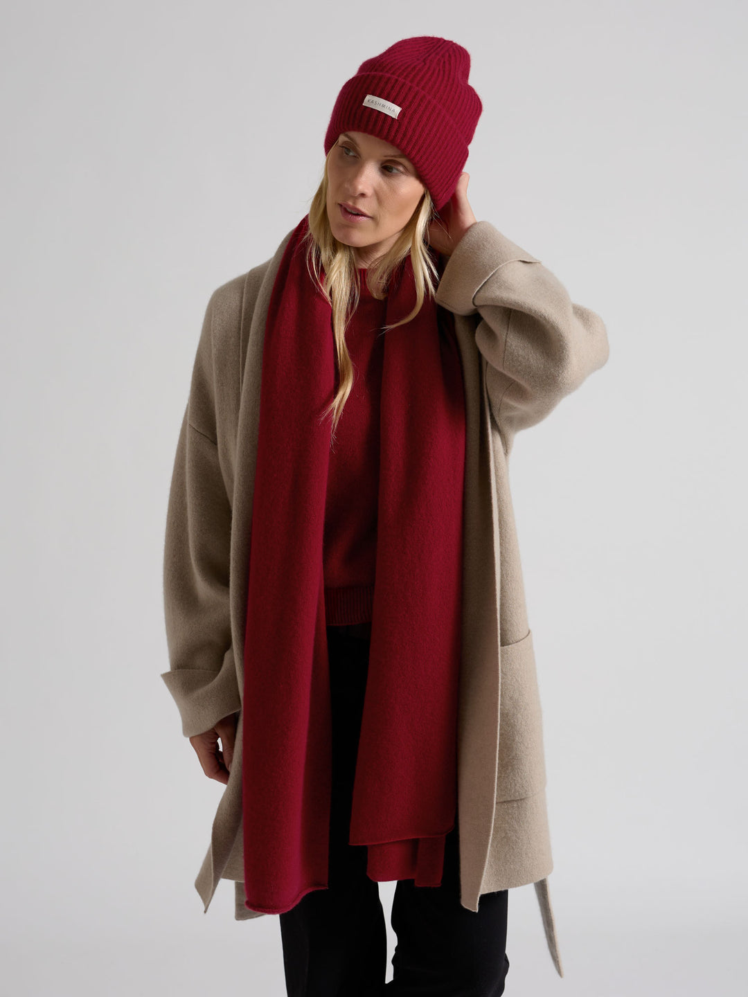 Cashmere lue i 100% ren kashmirull. Norsk design fra Kashmina. Farge: Aroma Red.