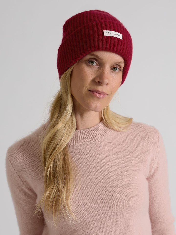 Cashmere lue i 100% ren kashmirull. Norsk design fra Kashmina. Farge: Aroma Red.