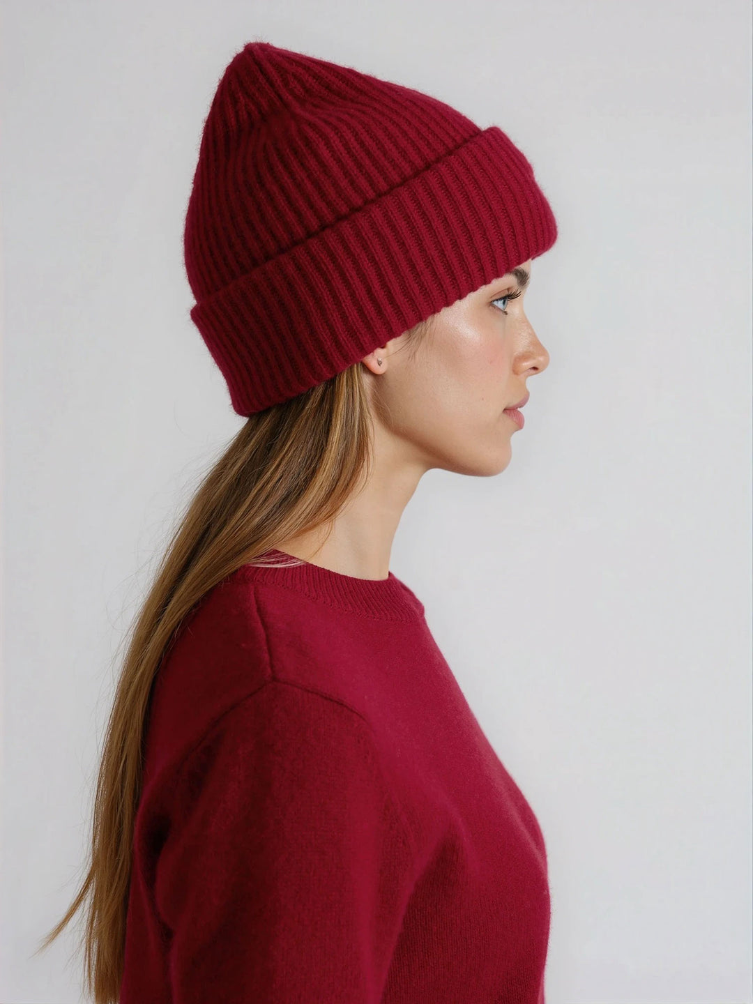 Cashmere lue i 100% ren kashmirull. Norsk design fra Kashmina. Farge: Aroma Red.