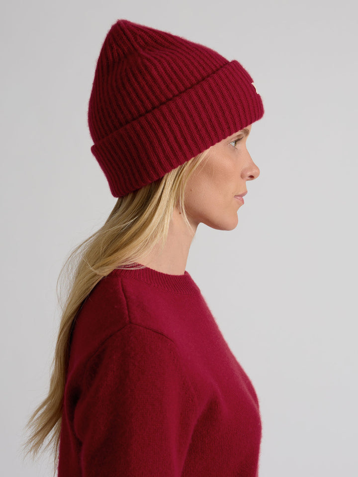 Cashmere lue i 100% ren kashmirull. Norsk design fra Kashmina. Farge: Aroma Red.