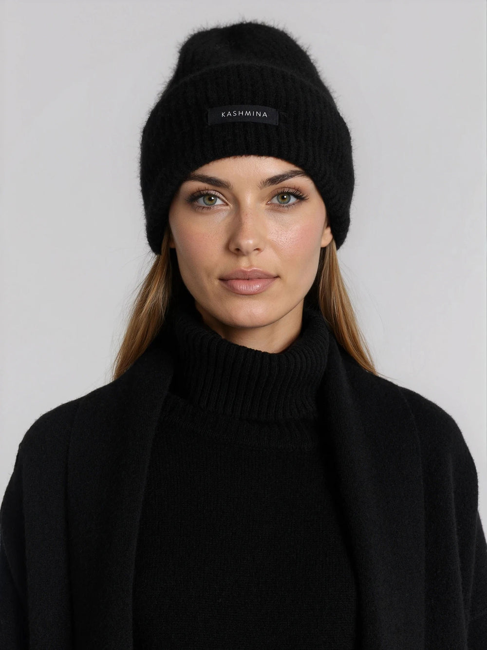 Cashmere lue i 100% ren kashmirull. Norsk design fra Kashmina. Farge: Sort.