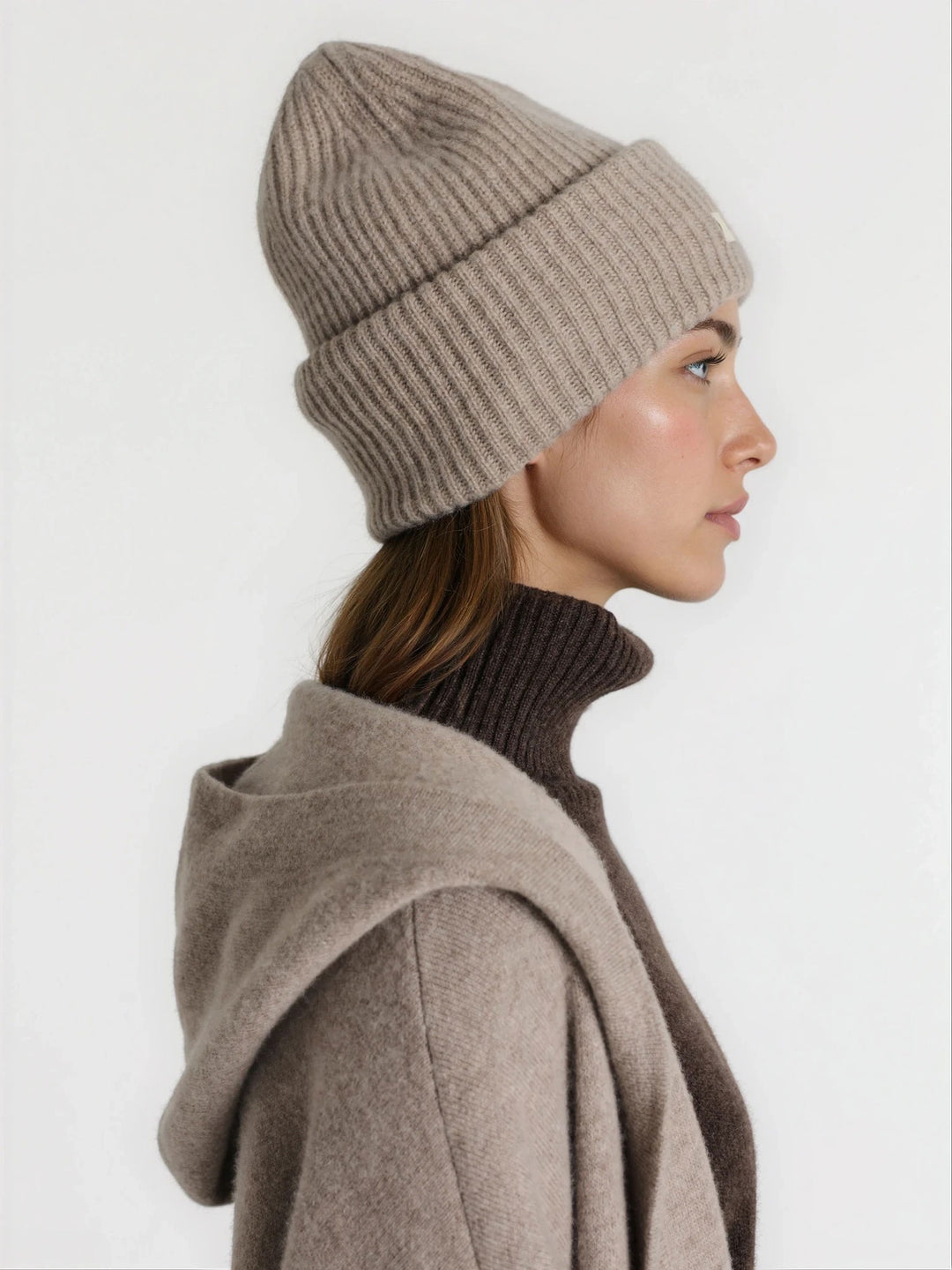 Cashmere lue i 100% ren kashmirull. Norsk design fra Kashmina. Farge: Toast.
