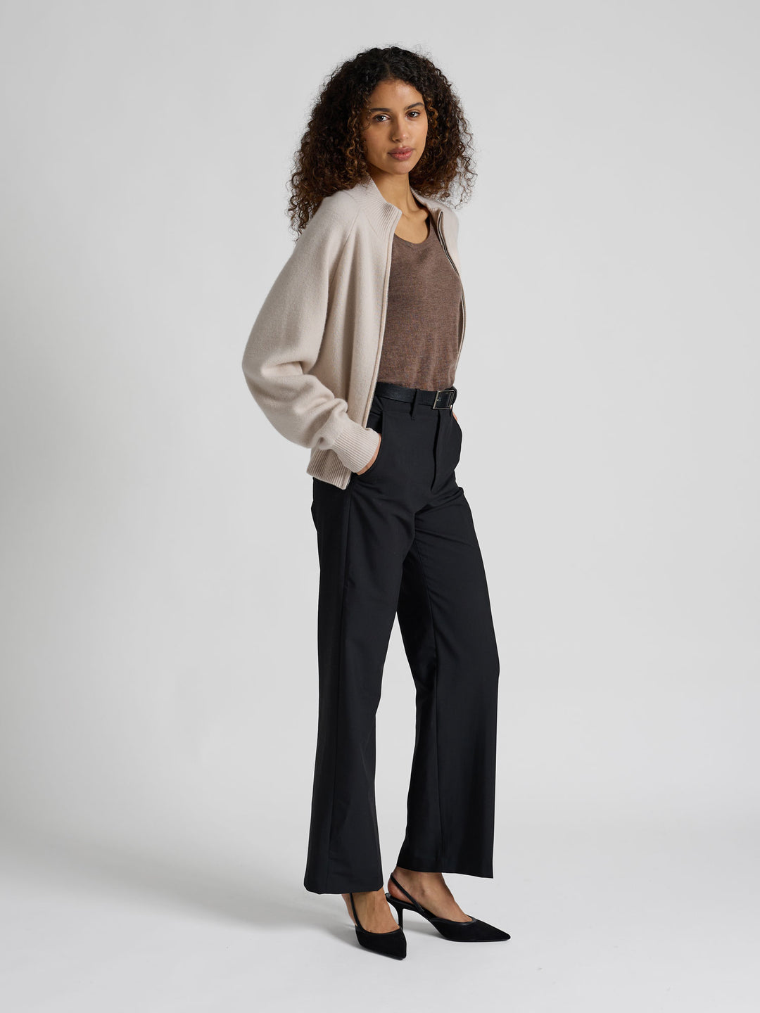 Kashmirjakke "Oline" i 100% ren kasjmirull, cashmere. Norsk design fra Kashmina. Farge: Cream.