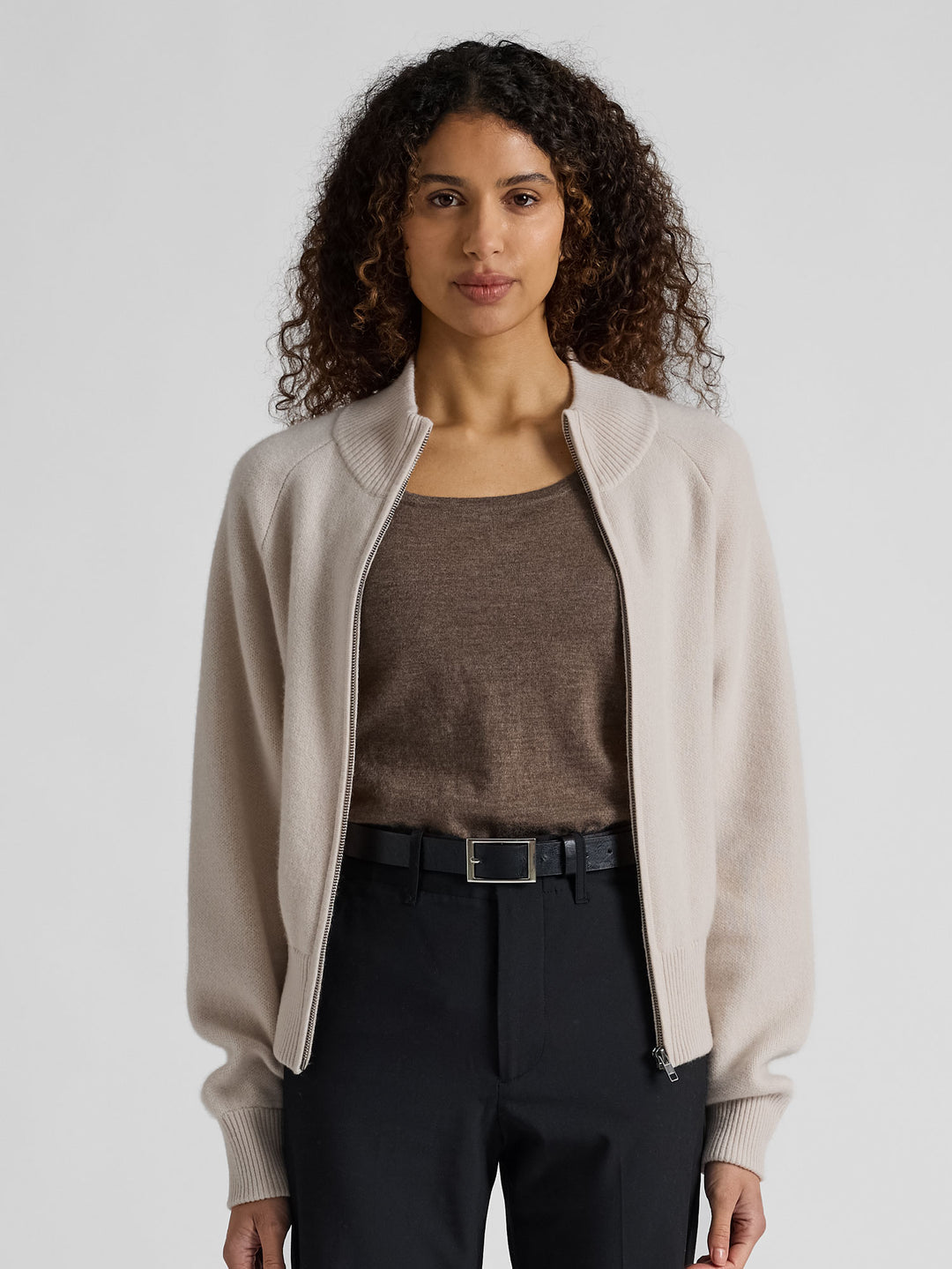 Kashmirjakke "Oline" i 100% ren kasjmirull, cashmere. Norsk design fra Kashmina. Farge: Cream.