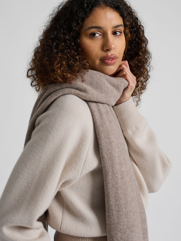 Kashmirjakke "Oline" i 100% ren kasjmirull, cashmere. Norsk design fra Kashmina. Farge: Cream.