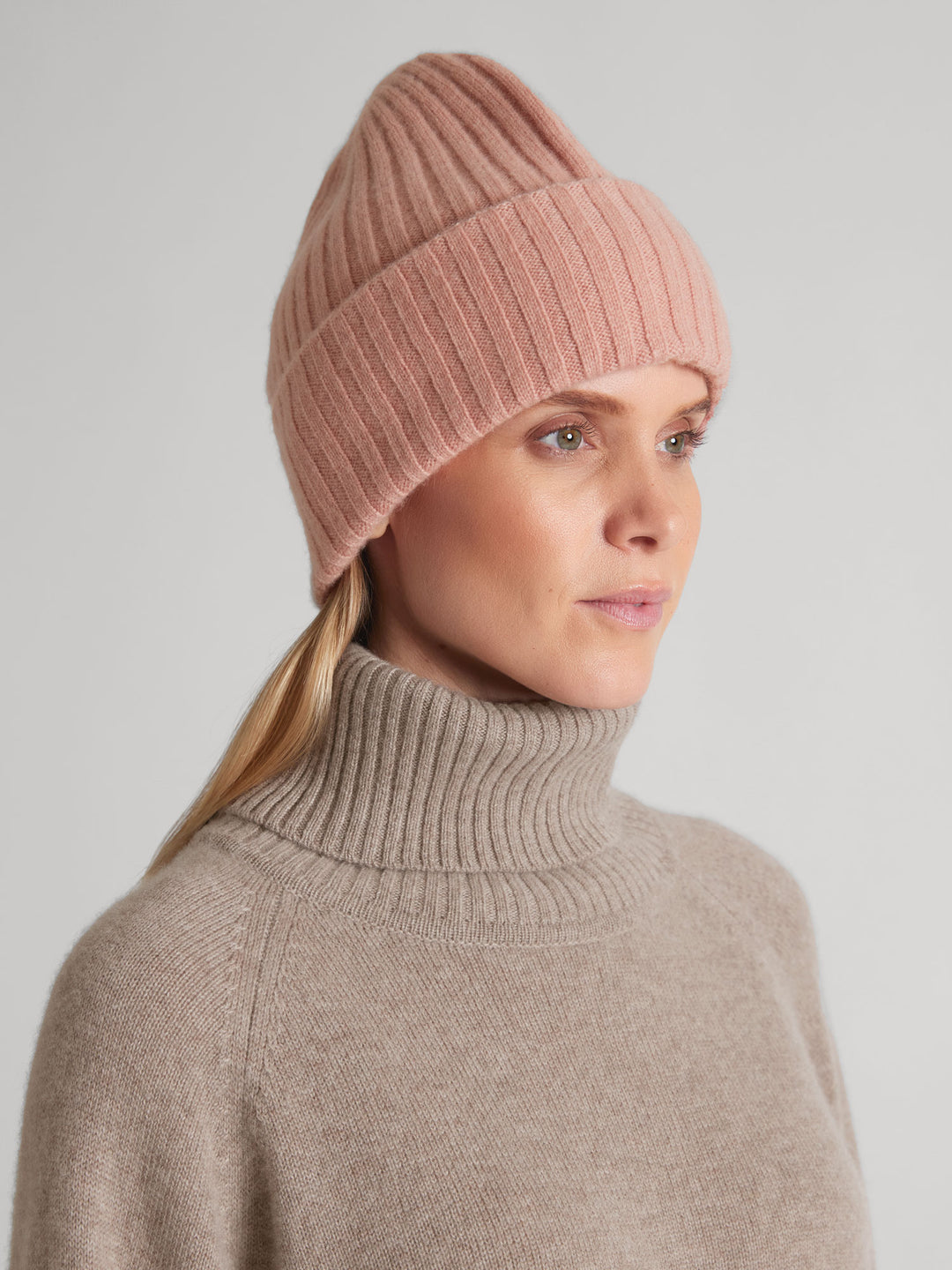 Kashmirlue "Oda" i 100% kasjmir. Farge: Peachy pink. Norsk design fra Kashmina