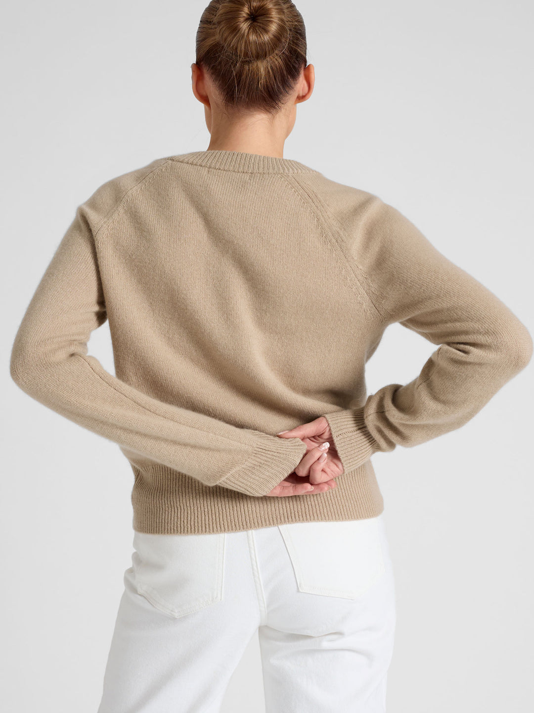 Kashmir cardigan "Eir" 100% ren kashmir. Norsk design fra Kashmina. Farge: Sand.