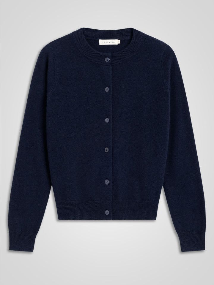 Kashmircardigan "Ingrid" i 100% ren kasjmirull. Norsk design fra Kashmina. Farge: Navy / dyp blå.