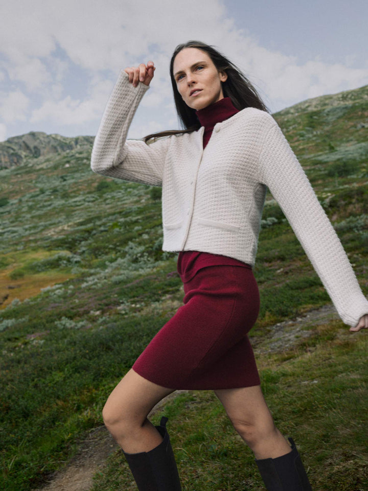 Kashmirjakke i 100% ren cashmere. Norsk design fra Kashmina. Farge: Cream