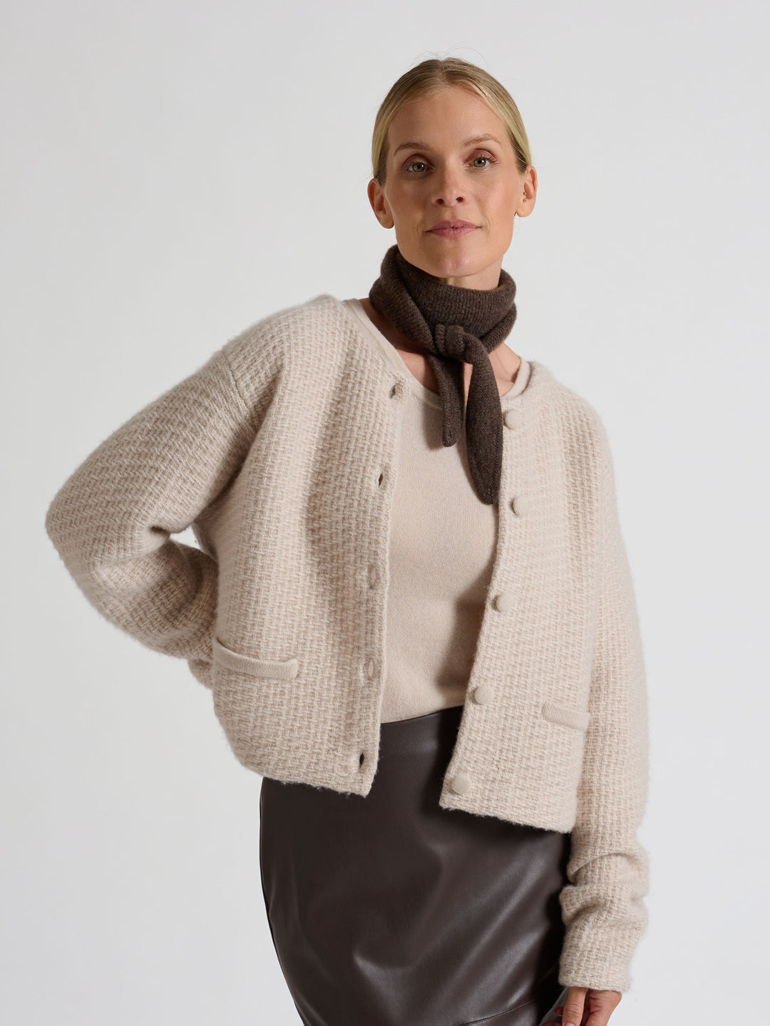 Kashmirjakke i 100% ren cashmere. Norsk design fra Kashmina. Farge: Cream