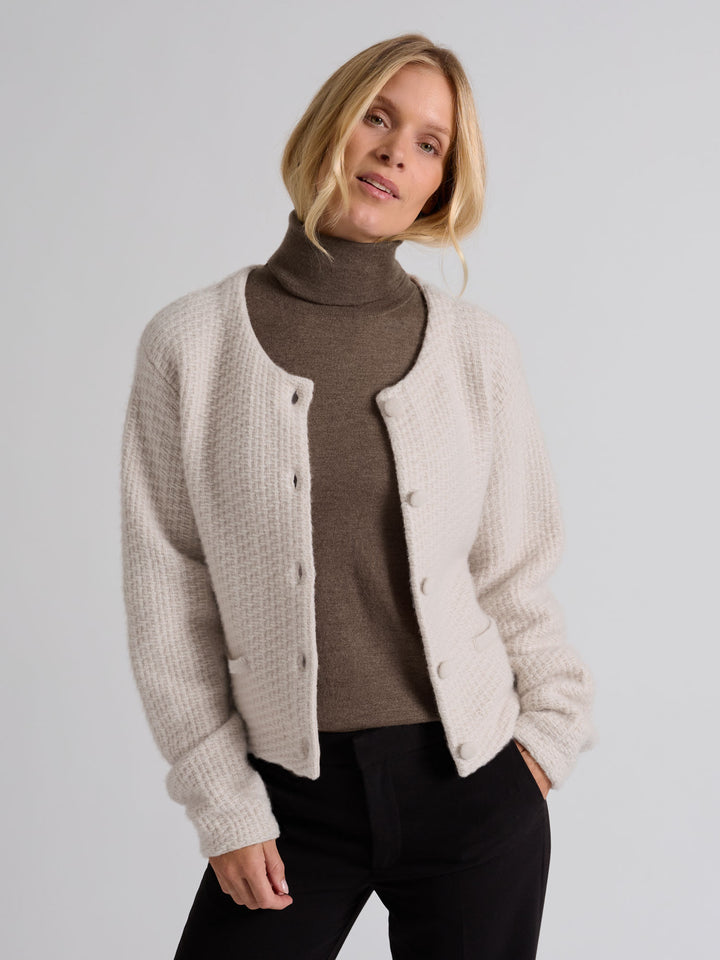 Kashmirjakke i 100% ren cashmere. Norsk design fra Kashmina. Farge: Cream